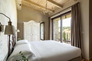 เตียงในห้องที่ Country House Oliveto sul Lago