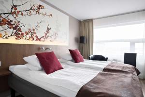 Tempat tidur dalam kamar di Best Western Hotell Ljungby