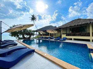 Kolam renang di atau di dekat Absolute Beachfront Villas