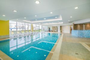 Басейн в или близо до MF Club 218 Golden Beach Wellness Apartment