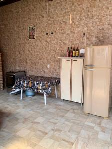 A kitchen or kitchenette at QUARTO UNIFESP Prox RODOVIAS, MARGINAS, ALPHAVILLE