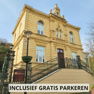 budynek z znakiem przed nim w obiekcie Villa Valkenburg w mieście Valkenburg