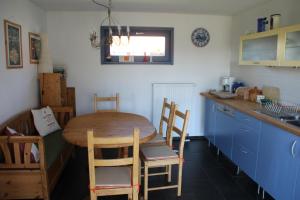 A kitchen or kitchenette at Ferienhütte Barsdorf