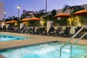 Hồ bơi trong/gần Residence Inn by Marriott Los Angeles Pasadena/Old Town