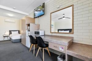 Kjøkken eller kjøkkenkrok på Comfort Inn on Main Hervey Bay