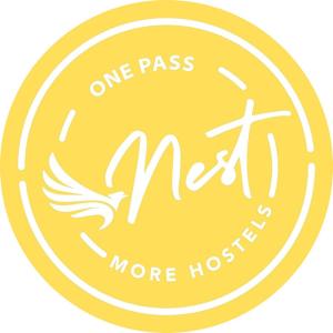 Sertifikat, penghargaan, tanda, atau dokumen yang dipajang di Los Amigos NEST hostel