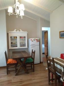 a kitchen with a table and chairs and a refrigerator at El Olivo in Gualeguaychú