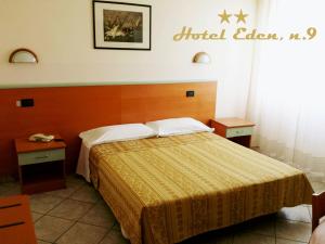 Ліжко або ліжка в номері Hotel Eden