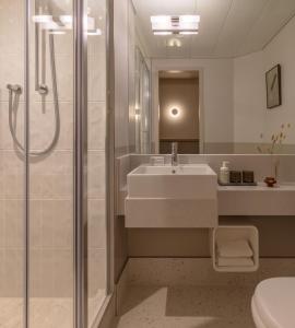 Club Quarters Hotel London City, London tesisinde bir banyo