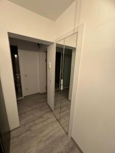 an empty room with a mirror on the wall at Apartament modern, totul nou, in centrul orasului in Giurgiu