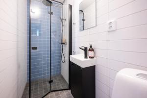 a bathroom with a shower and a sink at Mundekulla in Mundekulla