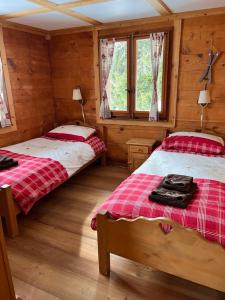 Ліжко або ліжка в номері Chalet Tannenduft