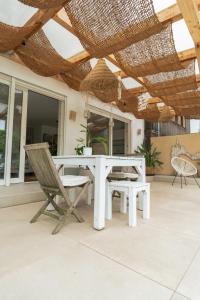 Patio alebo iná vonkajšia časť ubytovania Haus mit Garten in Traumlage