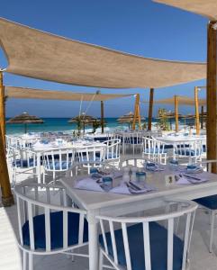 A restaurant or other place to eat at 4-Bedroom Ghazalla Bay Villa