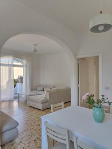 A seating area at Casa vacanze Ischia Villa Maddalena