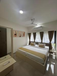 Кровать или кровати в номере Z Bliss Suites, BKC