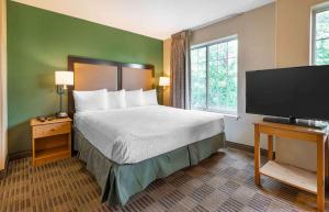 TV i/ili multimedijalni sistem u objektu Extended Stay America Suites - Newark - Woodbridge