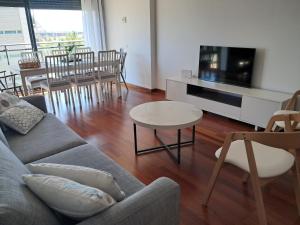 TV at/o entertainment center sa Modern apartment, with parking, close to the beach!!