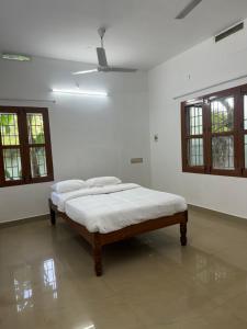 Postelja oz. postelje v sobi nastanitve Seelin Homestay Tiruvannamalai