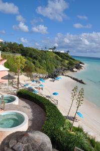 - Vistas a una playa con piscina en Pompano Beach Club en Southampton