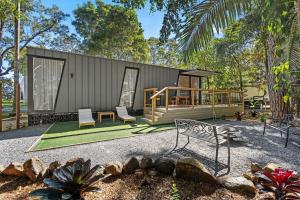 Casa pequeña con terraza y patio en Ingenia Holidays Byron Bay en Byron Bay