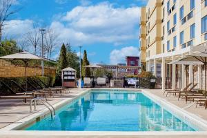 Bazen u objektu Courtyard by Marriott Atlanta Lithia Springs ili u blizini