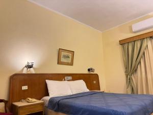 Ліжко або ліжка в номері Luxor Hotel Rooms