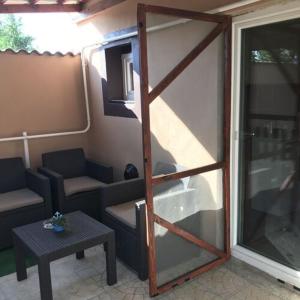 a room with a sliding glass door and a table at Flóra vendégház Tiszafüred in Tiszafüred