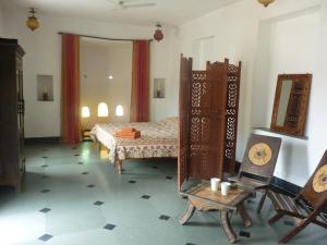 Area tempat duduk di Silver Moon Haveli