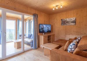 Televizorius ir (arba) pramogų centras apgyvendinimo įstaigoje 1A Chalet Rast - Ski fahren, Traumblick, Indoor Sauna