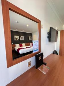 TV i/ili multimedijalni sistem u objektu ibis Styles Broken Hill