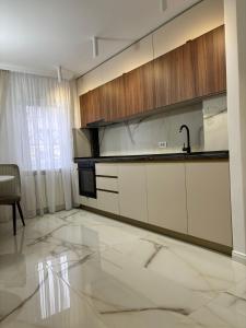 Dapur atau dapur kecil di Est One Apartament 2 camere semidecomandat