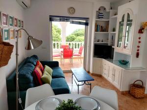 a living room with a couch and a table at Casa Azabara in San José