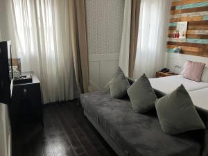 Giường trong phòng chung tại Hotel Life Gran Via Design