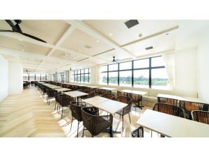 Hotel Torifito Miyakojima Resort - Vacation STAY 79484v 레스토랑 또는 맛집