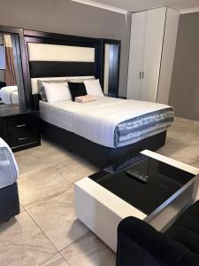 Кровать или кровати в номере Platinum Guesthouse Kempton park