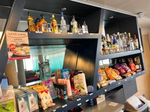 un estante lleno de botellas de alcohol en Elis Boutique Hotel, en Bat Yam