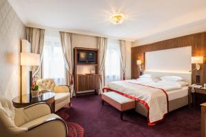 Cama ou camas em um quarto em Hotel Stefanie - VIENNA'S OLDEST HOTEL