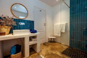 a bathroom with a sink and a shower with a mirror at Bamboo Cottage in Riebeek-Kasteel