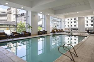 Swimming pool sa o malapit sa Marriott Salt Lake City Center