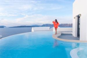 Hồ bơi trong/gần Grand Ambassador Santorini Hotel