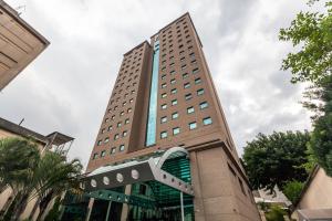 a tall building with a sign in front of it at Luz Plaza São Paulo in Sao Paulo