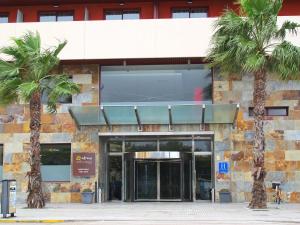 The facade or entrance of Ohtels Campo De Gibraltar