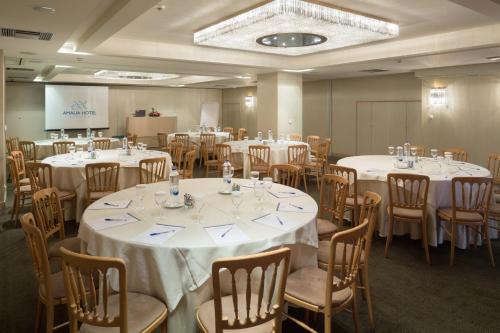 מסעדה או מקום אחר לאכול בו ב-Amalia Hotel Athens