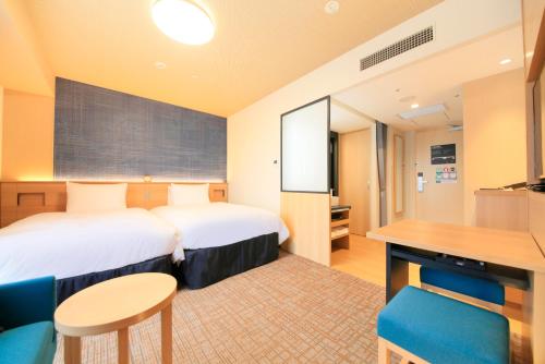 A bed or beds in a room at Richmond Hotel Himeji