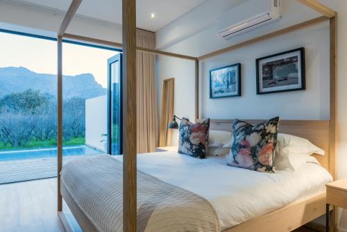 Ein Bett oder Betten in einem Zimmer der Unterkunft La Chataigne Wines & Guest Cottages