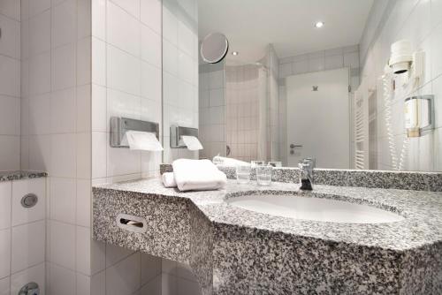 Bathroom sa SORAT Hotel Cottbus