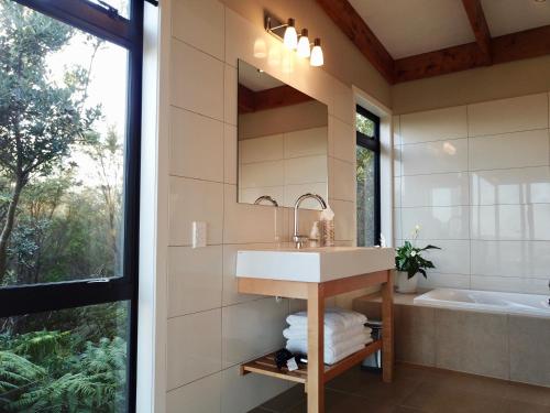 Bathroom sa Te Kahu