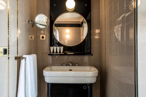 Bagno di Hôtel du Rond-point des Champs-Élysées - Esprit de France