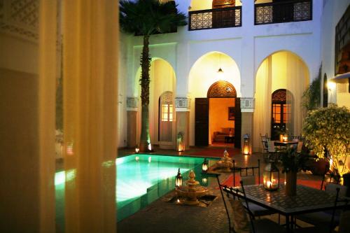 Baseinas apgyvendinimo įstaigoje Riad Shama Suites & Spa arba netoliese